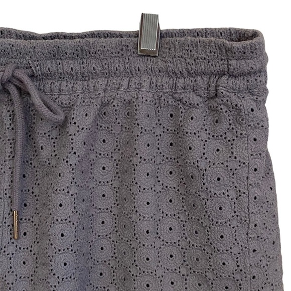 Kenzie Gray Cotton Eyelet Shorts Size Large - Picture 4 of 7